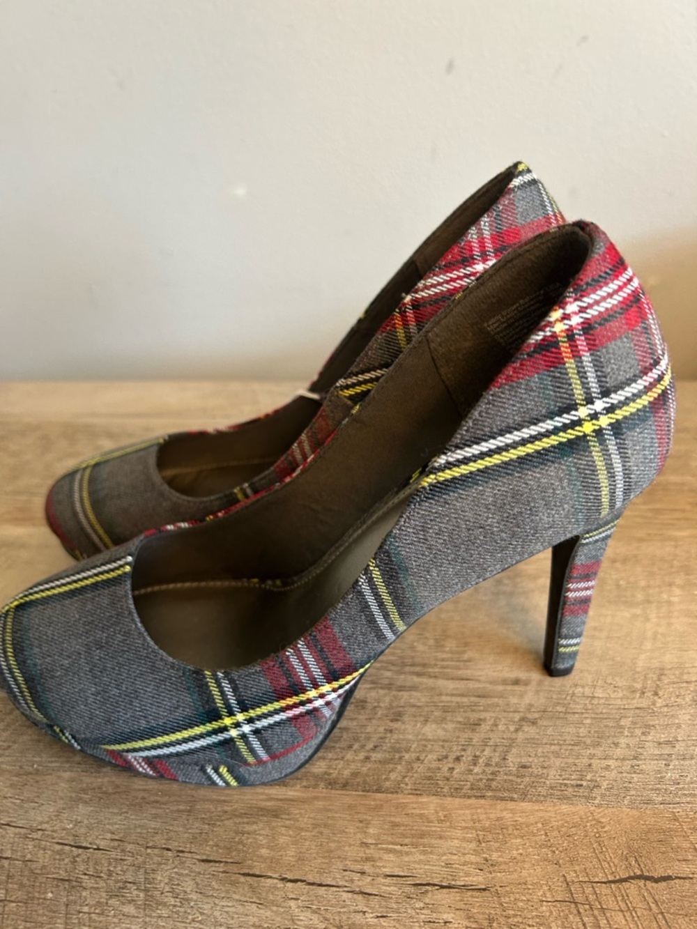 Womans Fiomi Gray Red Plaid Fabric Platform Heel‎ Shoe 9.5 NWT Academia Grunge - Picture 6 of 9